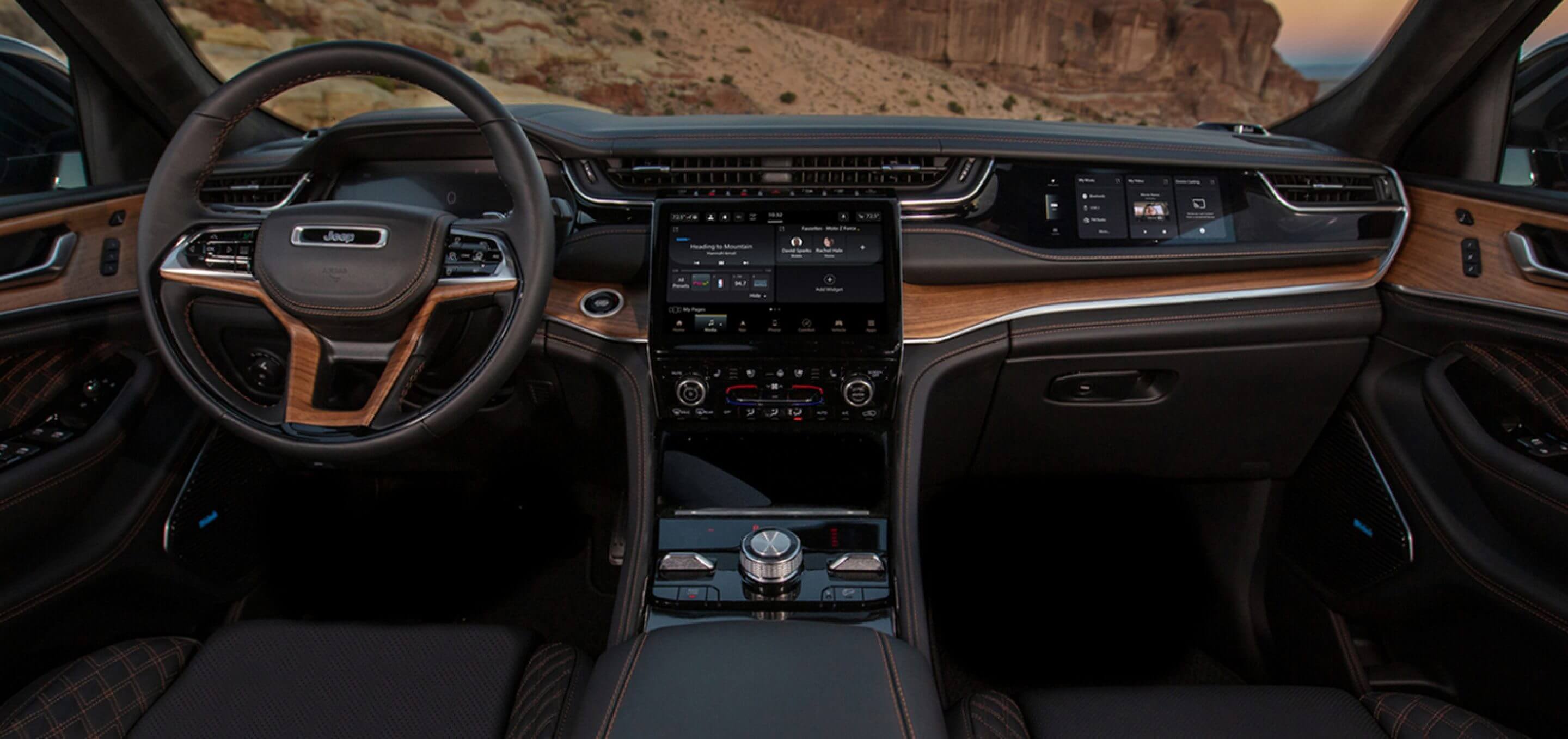 Discover Jeep Jeep Grand Cherokee Exterior Interior Images.Find all aspects and details of cars.