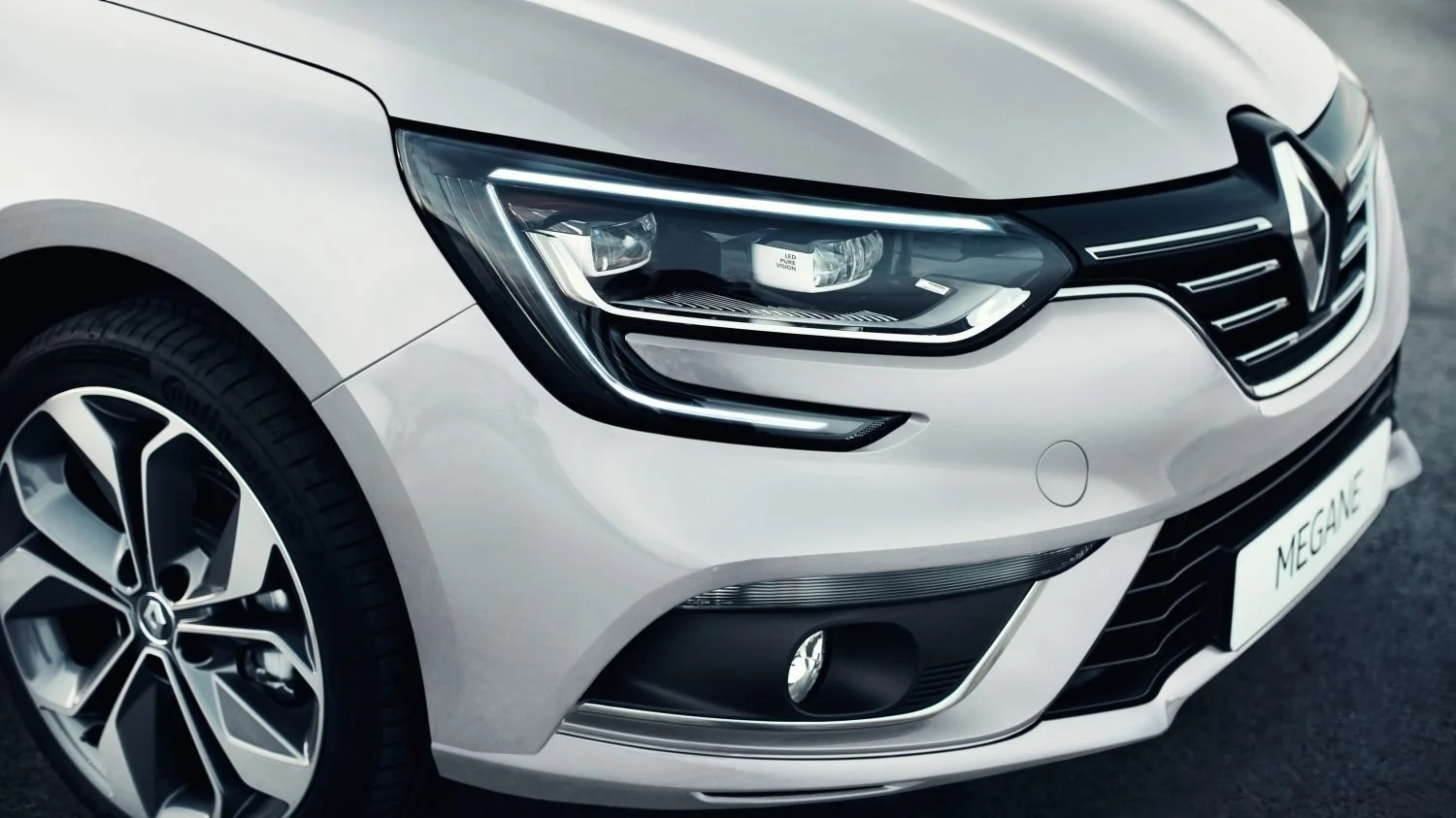 Discover Renault Renault Megane Exterior Interior Images.Find all aspects and details of cars.