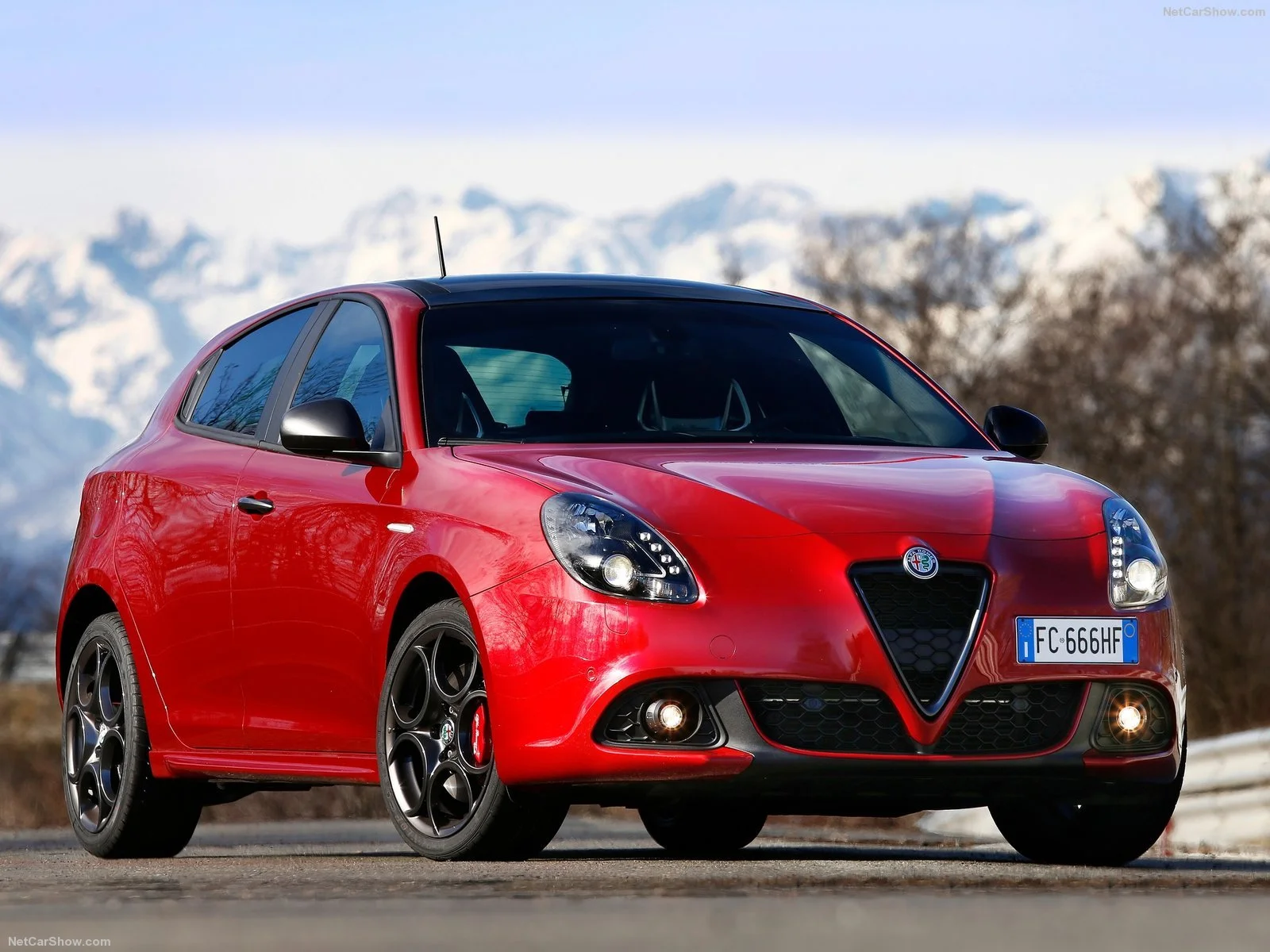 Discover Alfa-Romeo Alfa Romeo Giulietta Exterior Interior Images.Find all aspects and details of cars.