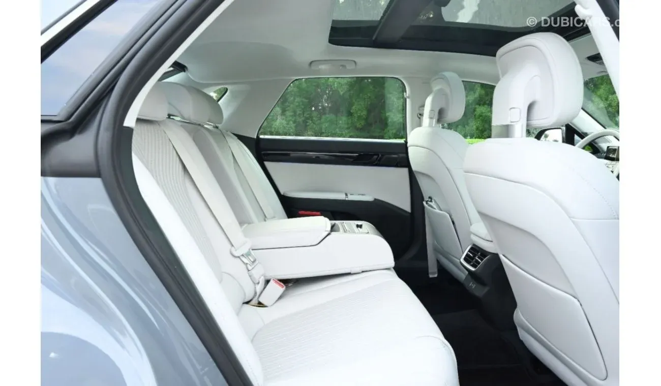 Discover Hyundai Hyundai Azera Exterior Interior Images.Find all aspects and details of cars.