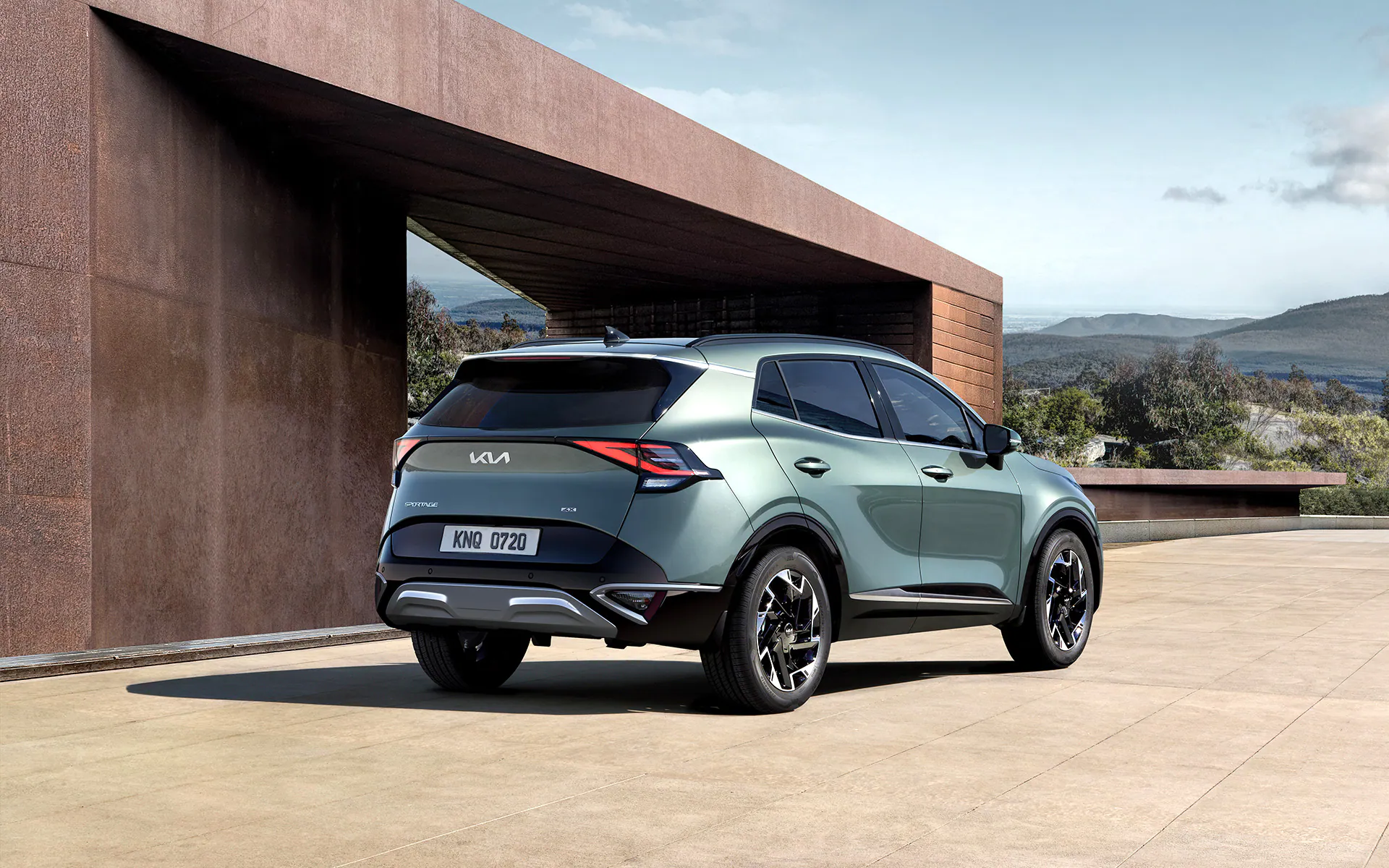https://gcc-1307444343.cos.accelerate.myqcloud.com/images/b75fde/r_960x540/generations/generation_64945291cb392_kia-sportage-exterior-rear-left-angled.webp
