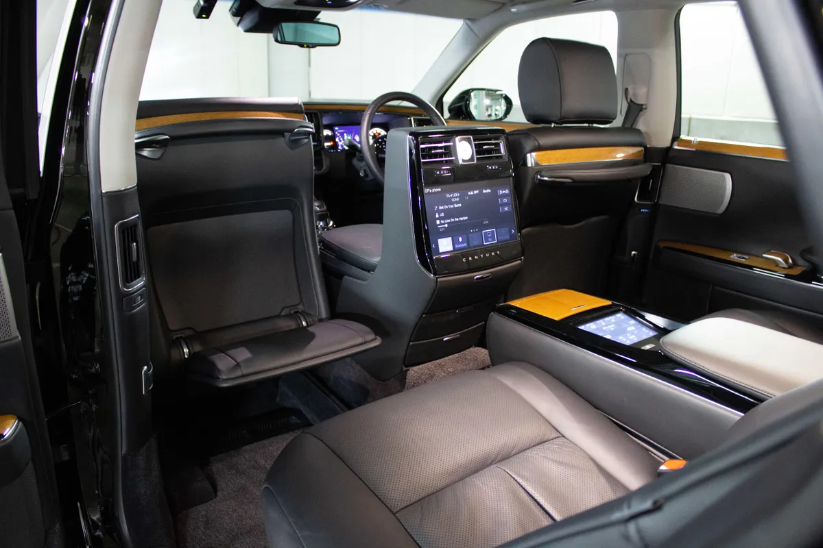 Discover Toyota Toyota Century Exterior Interior Images.Find all aspects and details of cars.