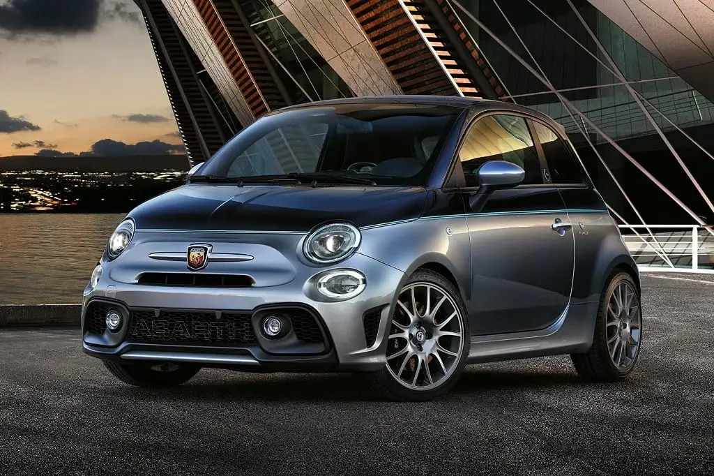 Discover Abarth Abarth 695 Exterior Interior Images.Find all aspects and details of cars.