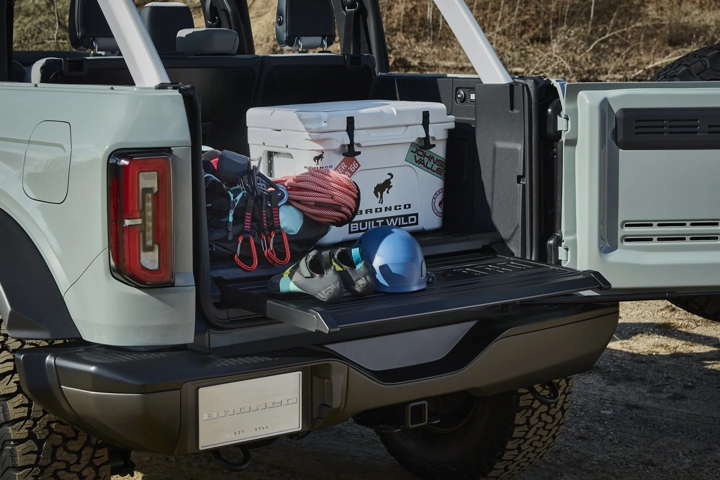 Discover Ford Ford Bronco Exterior Interior Images.Find all aspects and details of cars.