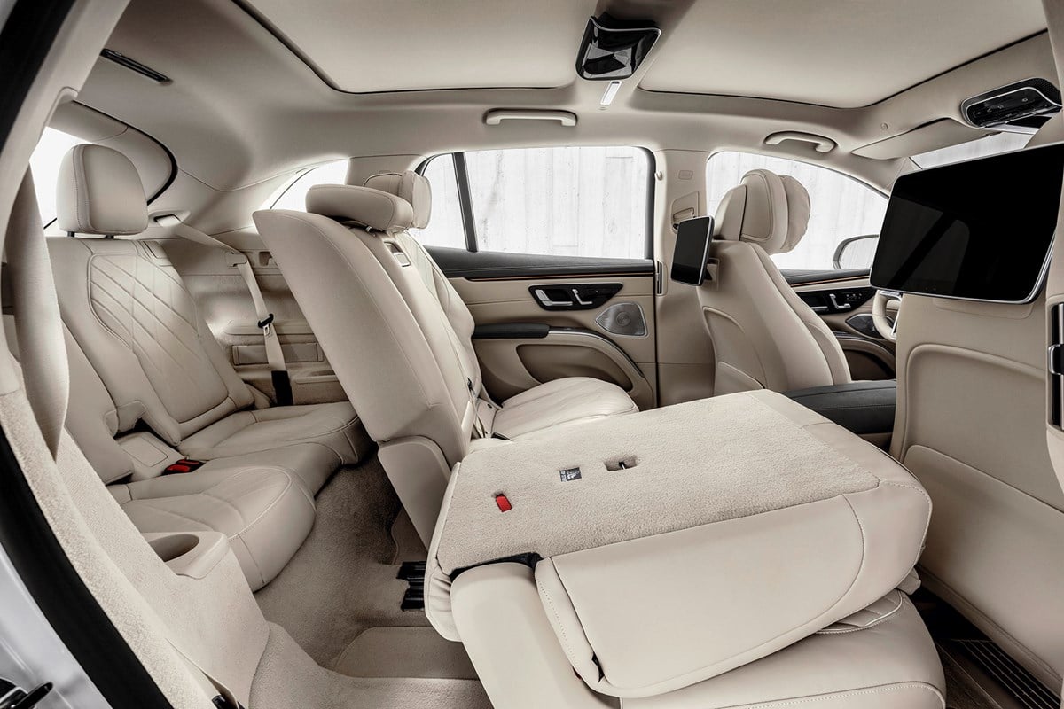 Discover Mercedes-Benz Mercedes-Benz EQS SUV Exterior Interior Images.Find all aspects and details of cars.