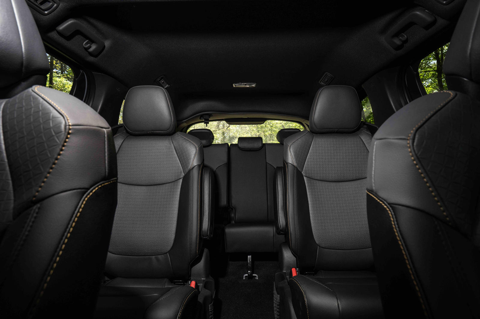 Discover Toyota Toyota Sienna Exterior Interior Images.Find all aspects and details of cars.