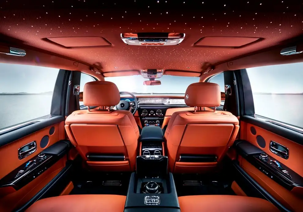 Discover Rolls-Royce Rolls-Royce Phantom Exterior Interior Images.Find all aspects and details of cars.