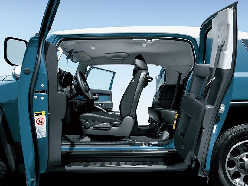 Discover Toyota Toyota FJ Cruiser Exterior Interior Images.Find all aspects and details of cars.