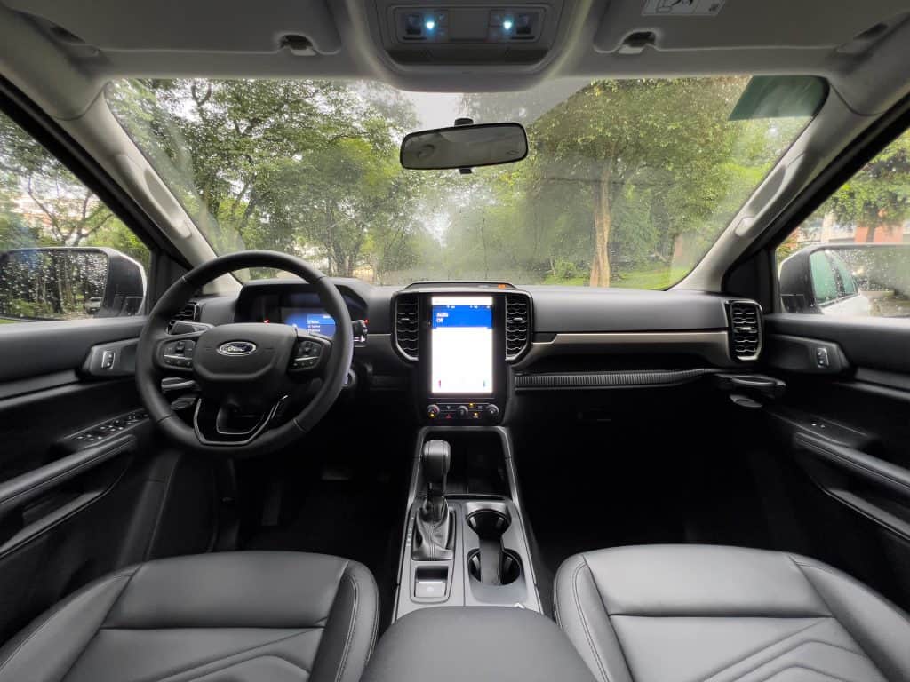 Discover Ford Ford Everest Exterior Interior Images.Find all aspects and details of cars.