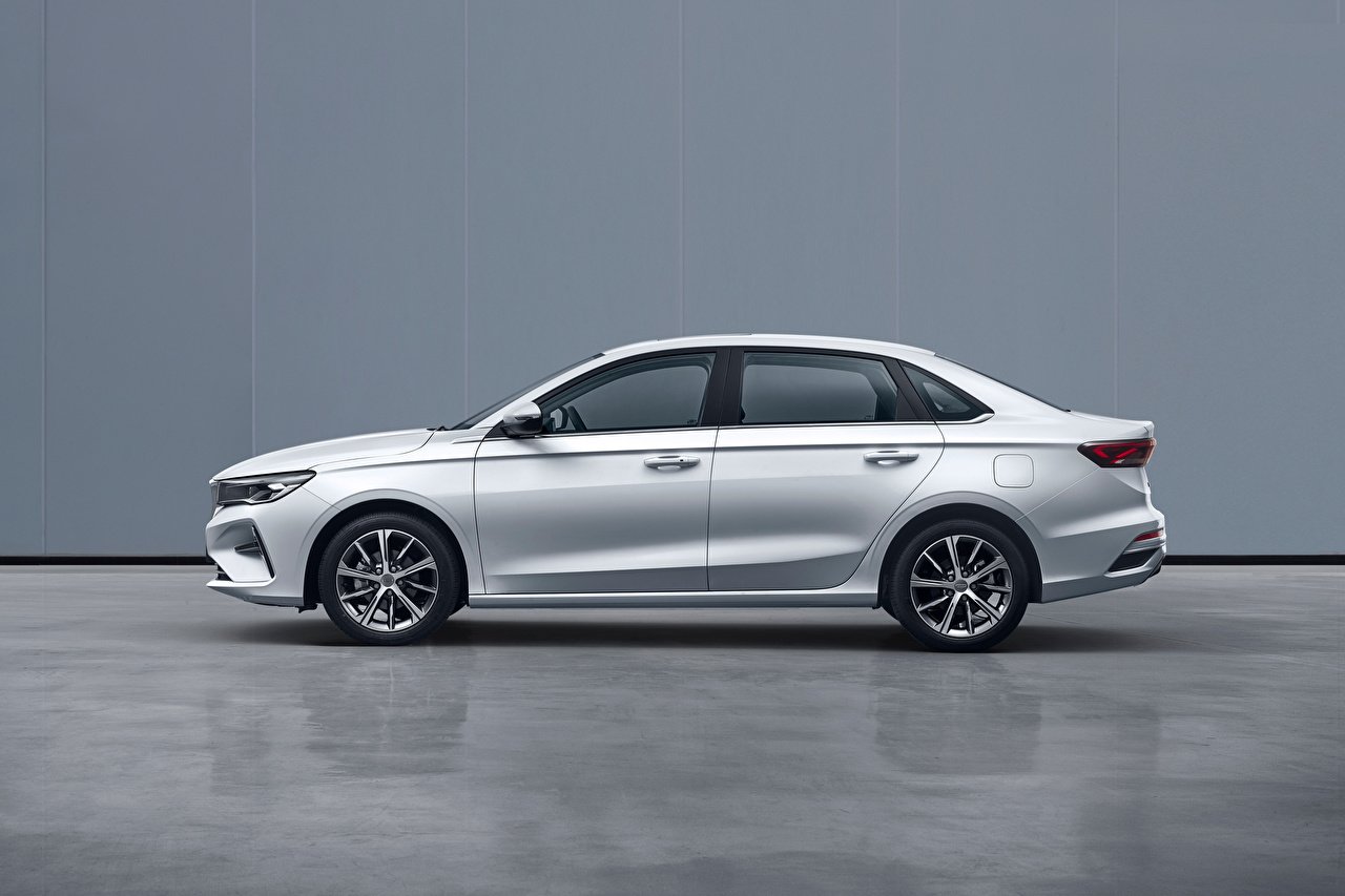 https://gcc-1307444343.cos.accelerate.myqcloud.com/images/f1c533/r_960x540/generations/generation_64c221f2f28a0_geely_emgrand_2021_white_metallic_side_chinese_605344_1280x853.jpg
