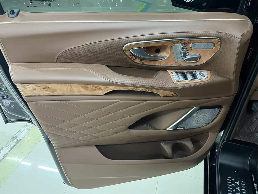 Discover undefined undefined Exterior Interior Images.Find all aspects and details of cars.