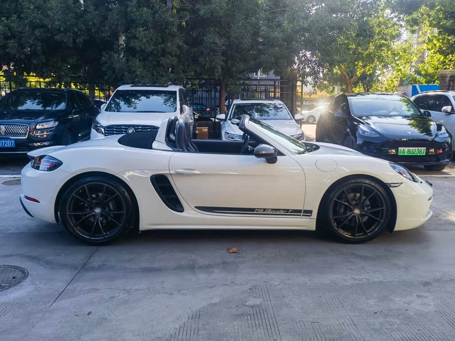 Discover undefined undefined Exterior Interior Images.Find all aspects and details of cars.