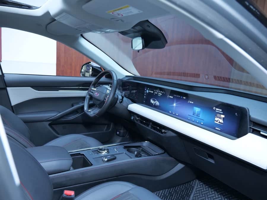 Discover undefined undefined Exterior Interior Images.Find all aspects and details of cars.