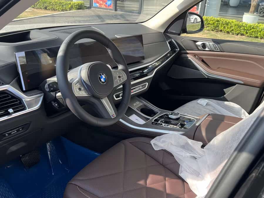 Discover undefined undefined Exterior Interior Images.Find all aspects and details of cars.