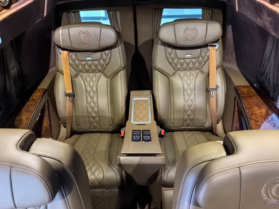 Discover undefined undefined Exterior Interior Images.Find all aspects and details of cars.