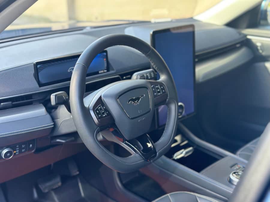 Discover undefined undefined Exterior Interior Images.Find all aspects and details of cars.