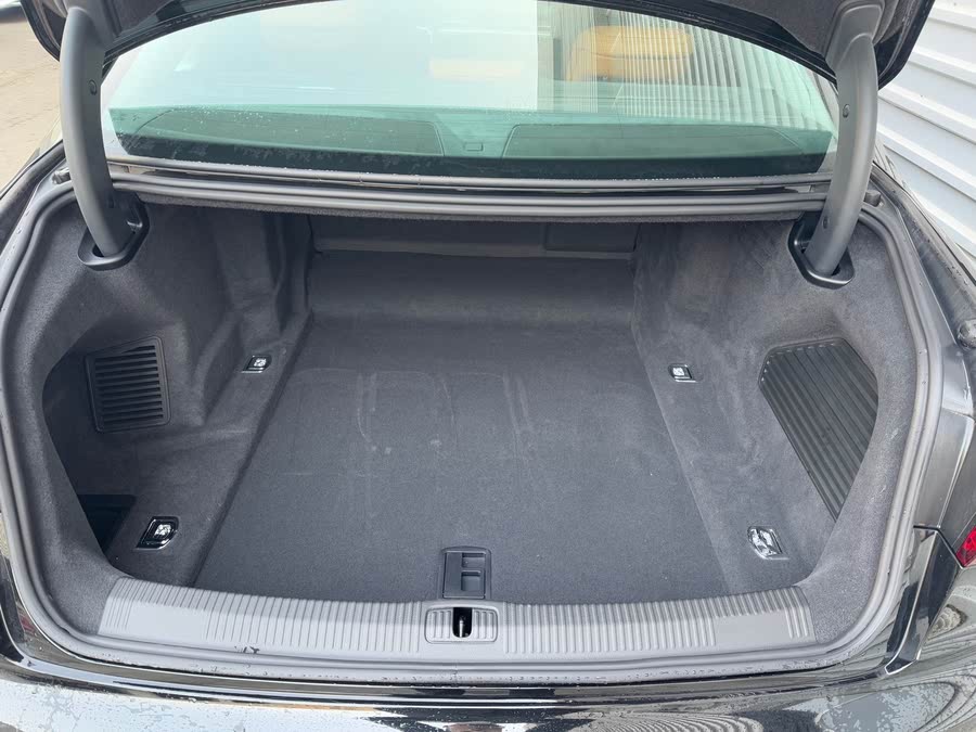 Discover undefined undefined Exterior Interior Images.Find all aspects and details of cars.