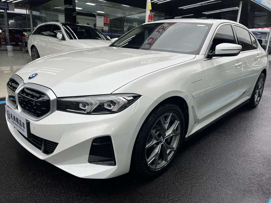 Discover undefined undefined Exterior Interior Images.Find all aspects and details of cars.