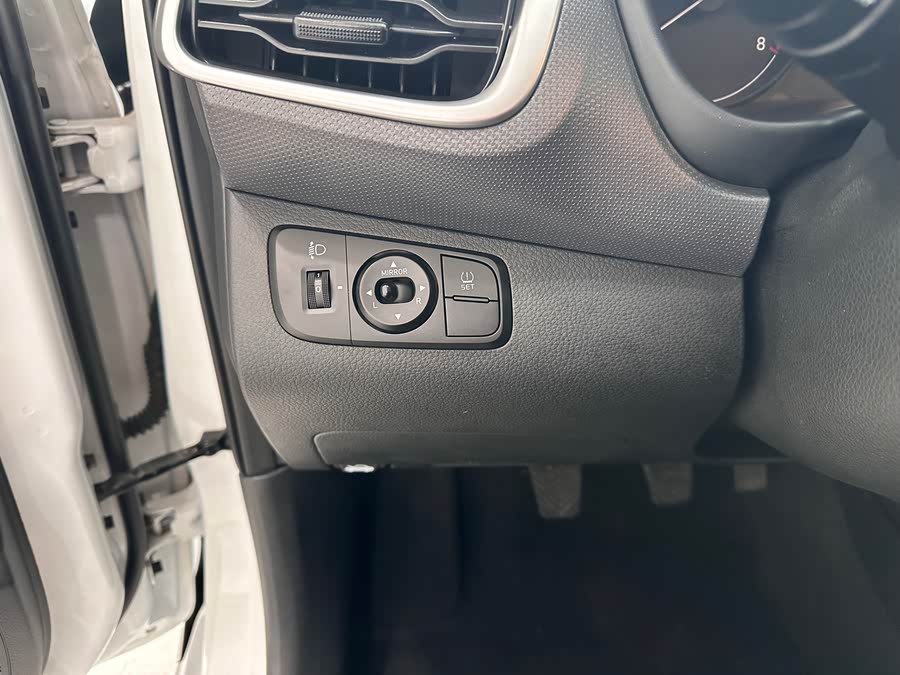 Discover undefined undefined Exterior Interior Images.Find all aspects and details of cars.