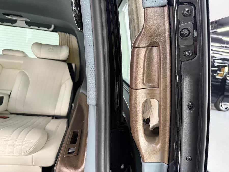 Discover undefined undefined Exterior Interior Images.Find all aspects and details of cars.