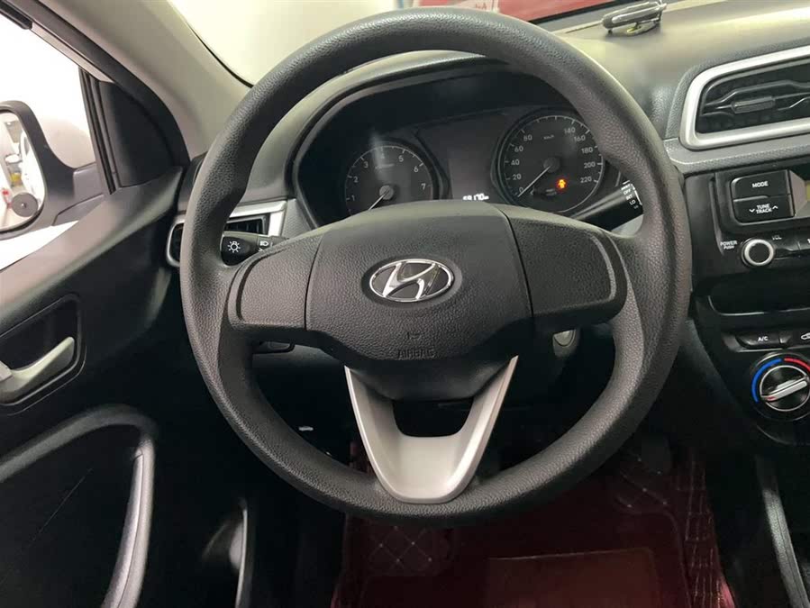 Discover undefined undefined Exterior Interior Images.Find all aspects and details of cars.