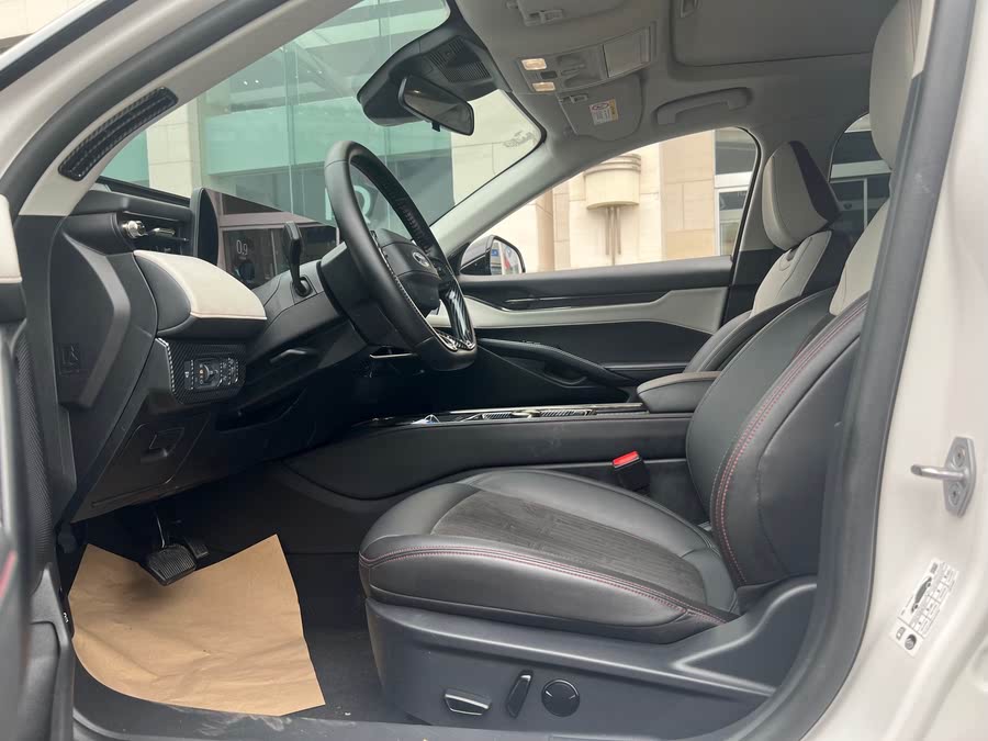 Discover undefined undefined Exterior Interior Images.Find all aspects and details of cars.