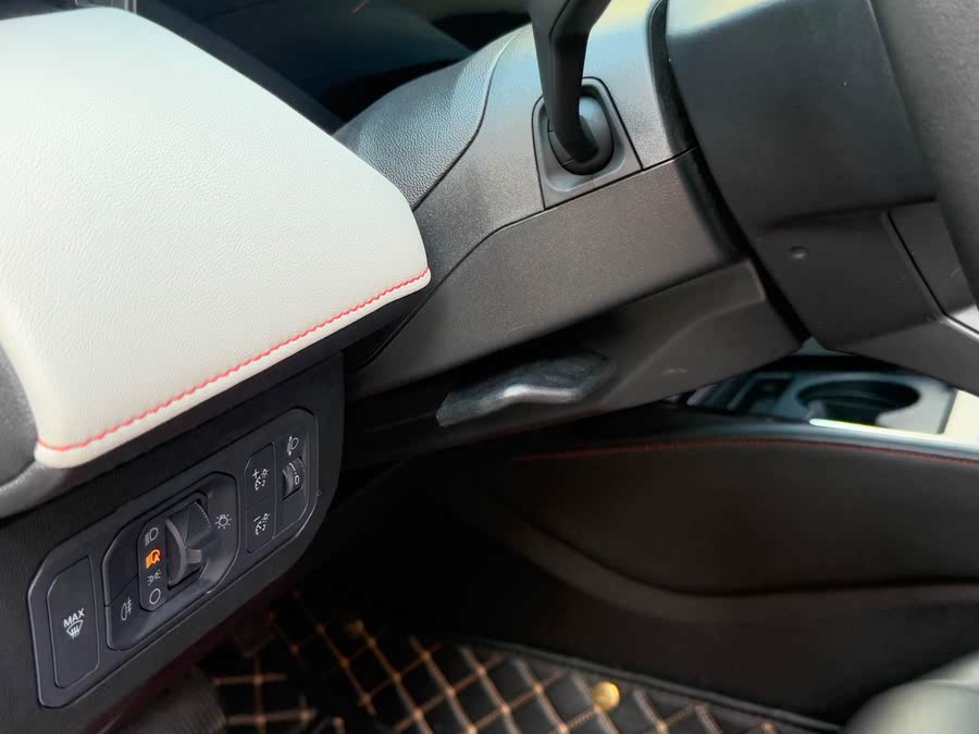 Discover undefined undefined Exterior Interior Images.Find all aspects and details of cars.