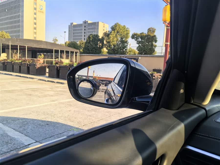 Discover undefined undefined Exterior Interior Images.Find all aspects and details of cars.