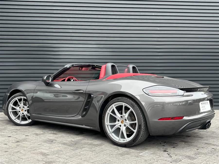Discover undefined undefined Exterior Interior Images.Find all aspects and details of cars.