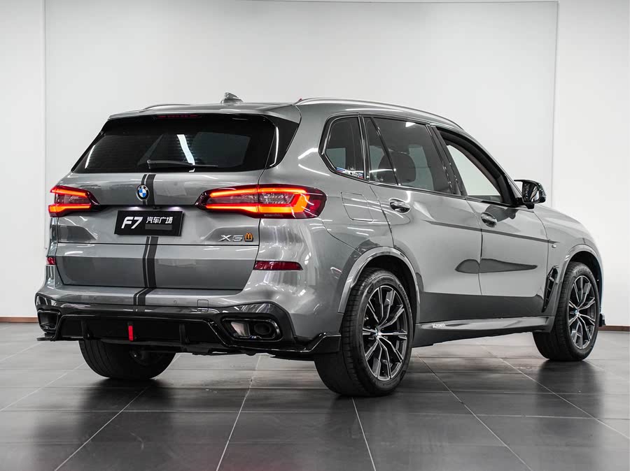 Discover undefined undefined Exterior Interior Images.Find all aspects and details of cars.