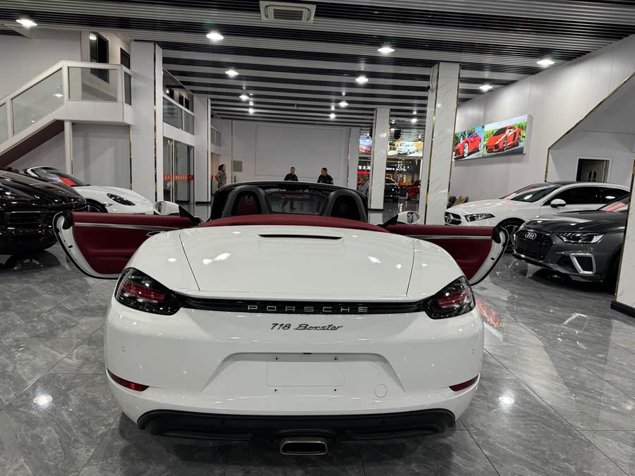 Discover undefined undefined Exterior Interior Images.Find all aspects and details of cars.
