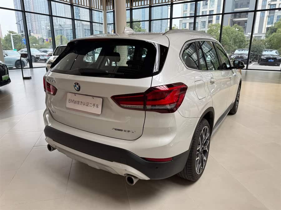 Discover undefined undefined Exterior Interior Images.Find all aspects and details of cars.