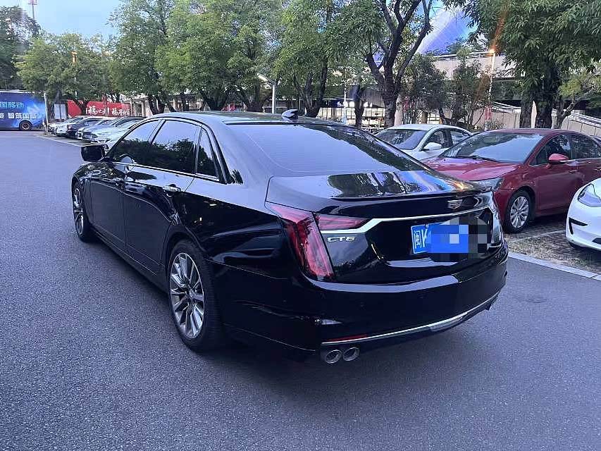 استكشف undefined undefined الصور الخارجية والداخلية. اكتشف جميع جوانب وتفاصيل السيارات.