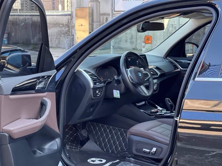 Discover undefined undefined Exterior Interior Images.Find all aspects and details of cars.