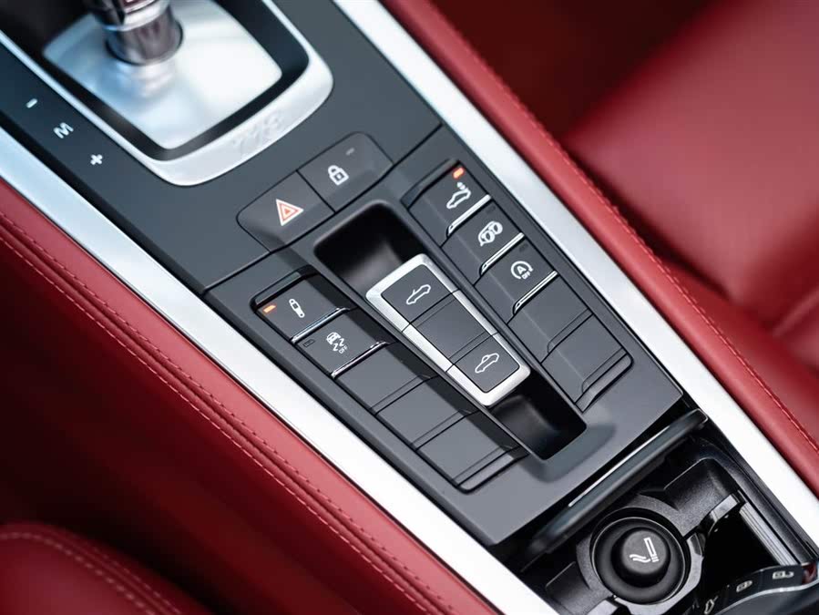 Discover undefined undefined Exterior Interior Images.Find all aspects and details of cars.