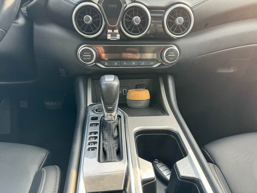 Discover undefined undefined Exterior Interior Images.Find all aspects and details of cars.
