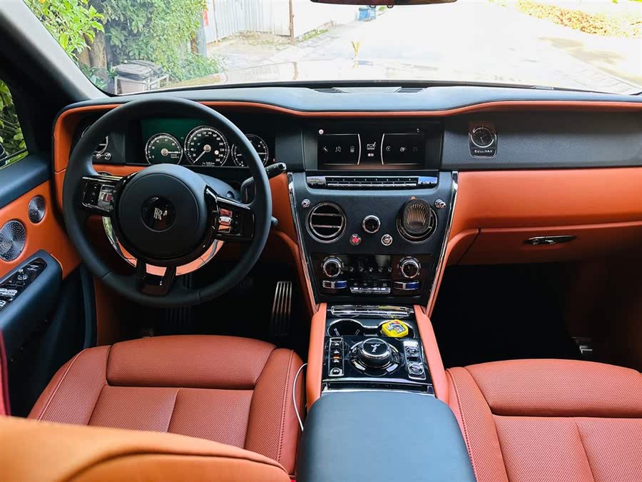 Discover undefined undefined Exterior Interior Images.Find all aspects and details of cars.