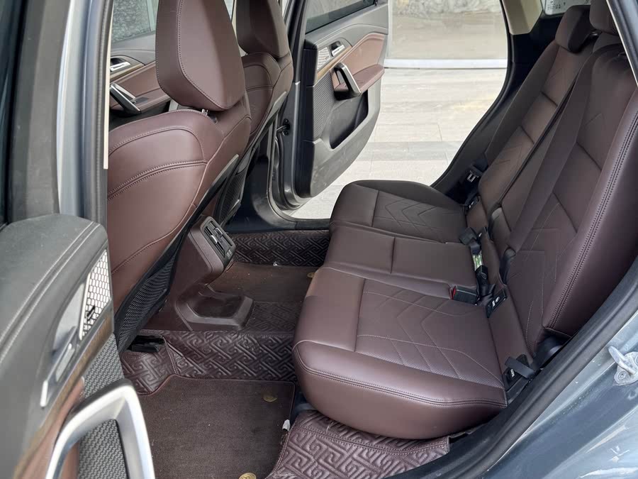 Discover undefined undefined Exterior Interior Images.Find all aspects and details of cars.
