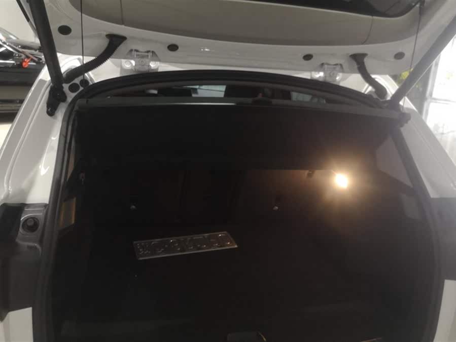 Discover undefined undefined Exterior Interior Images.Find all aspects and details of cars.
