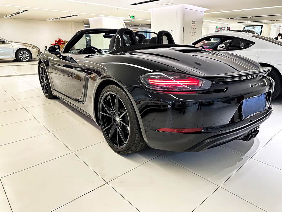 Discover undefined undefined Exterior Interior Images.Find all aspects and details of cars.