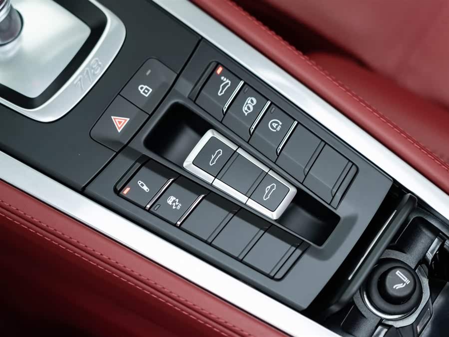Discover undefined undefined Exterior Interior Images.Find all aspects and details of cars.