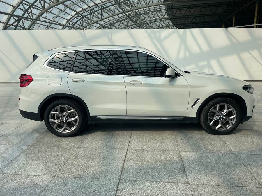 Discover undefined undefined Exterior Interior Images.Find all aspects and details of cars.