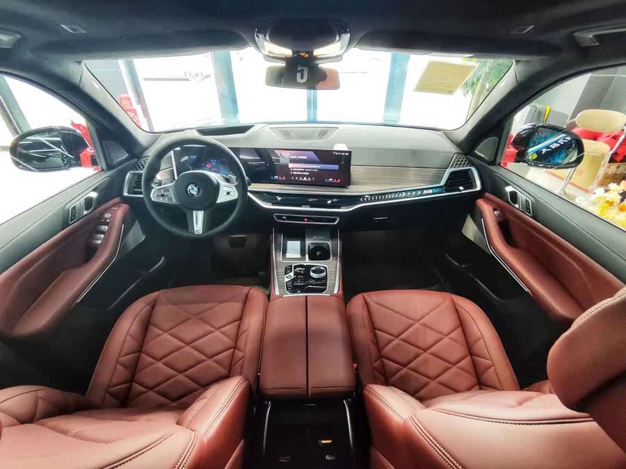 Discover undefined undefined Exterior Interior Images.Find all aspects and details of cars.