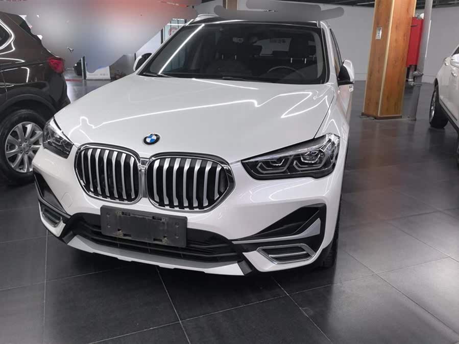 Discover undefined undefined Exterior Interior Images.Find all aspects and details of cars.