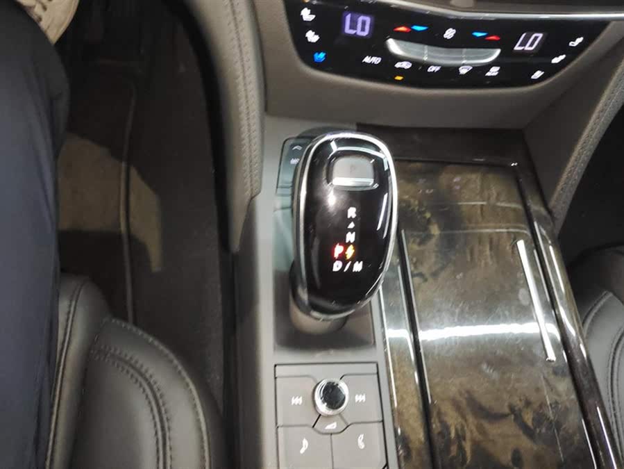 Discover undefined undefined Exterior Interior Images.Find all aspects and details of cars.