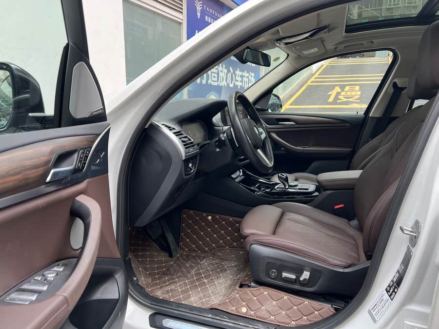 Discover undefined undefined Exterior Interior Images.Find all aspects and details of cars.
