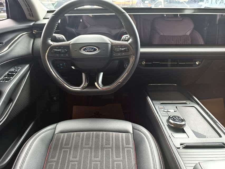 Discover undefined undefined Exterior Interior Images.Find all aspects and details of cars.