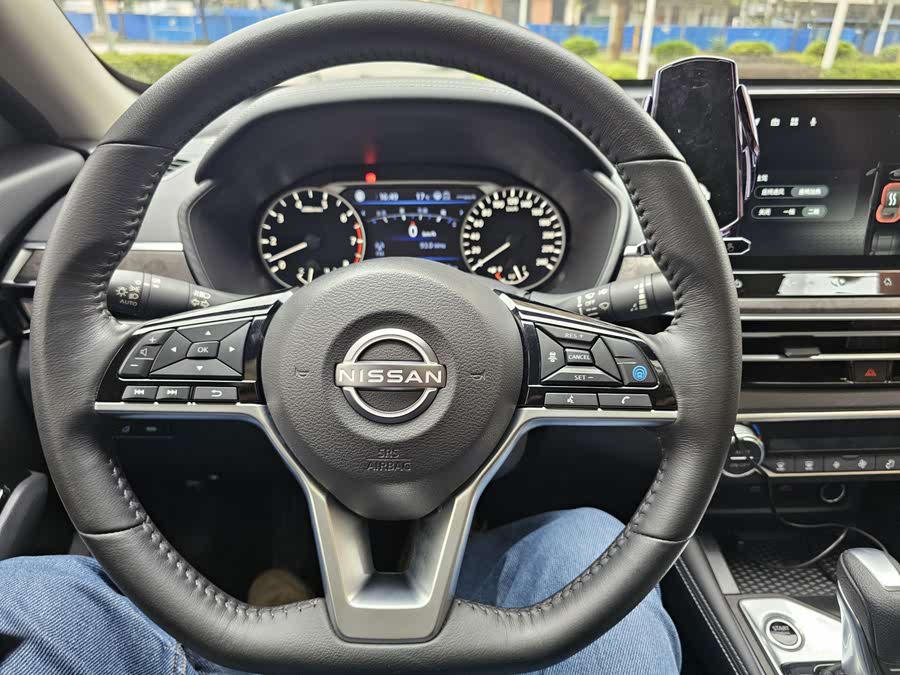 Discover undefined undefined Exterior Interior Images.Find all aspects and details of cars.