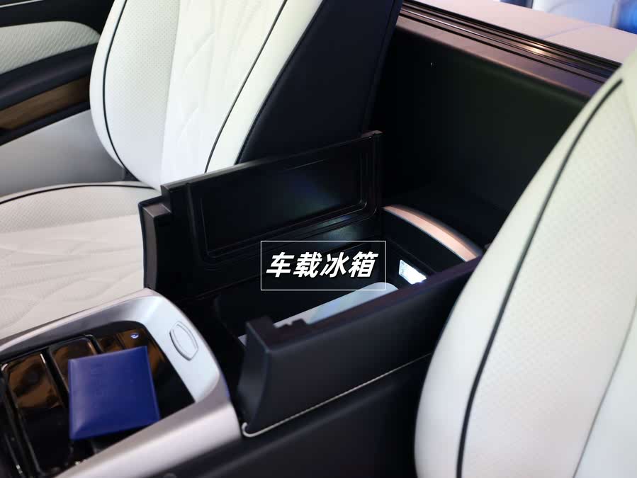 Discover undefined undefined Exterior Interior Images.Find all aspects and details of cars.