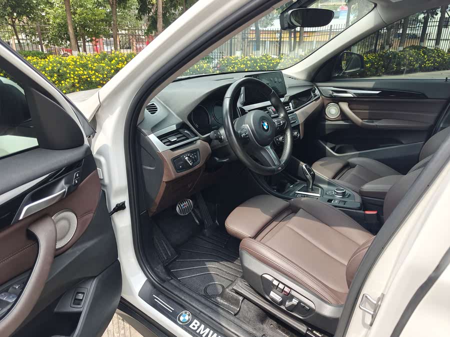 Discover undefined undefined Exterior Interior Images.Find all aspects and details of cars.